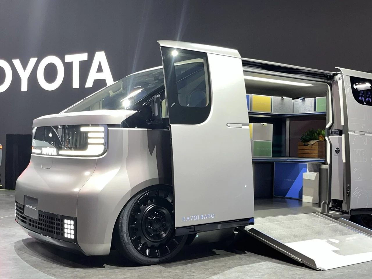 The Daihatsu Kayoibako-K may have stole some of its cute, new debut thunder, but the original Toyota Kayoibako is certain to once again impress the crowds at the Japan Mobility Show