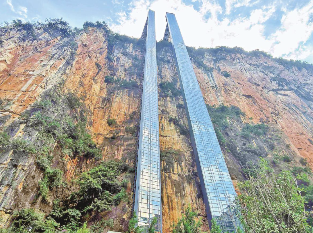 Insane 940-foot Chinese cliff elevator dramatically cuts school commute