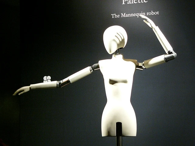 Palette the robotic mannequin (Flower Robotics, SGI) poses during its initial public unveiling