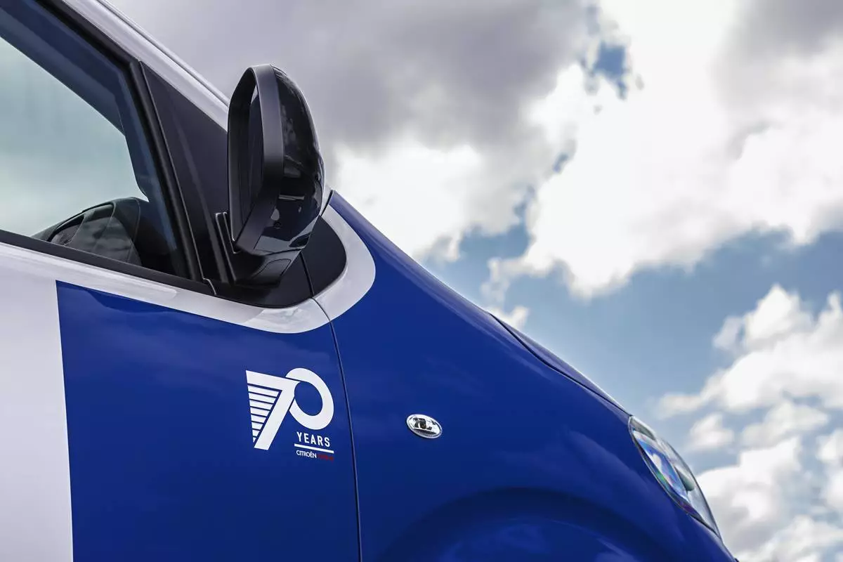 Citroën X le coq sportif Jumpy show van