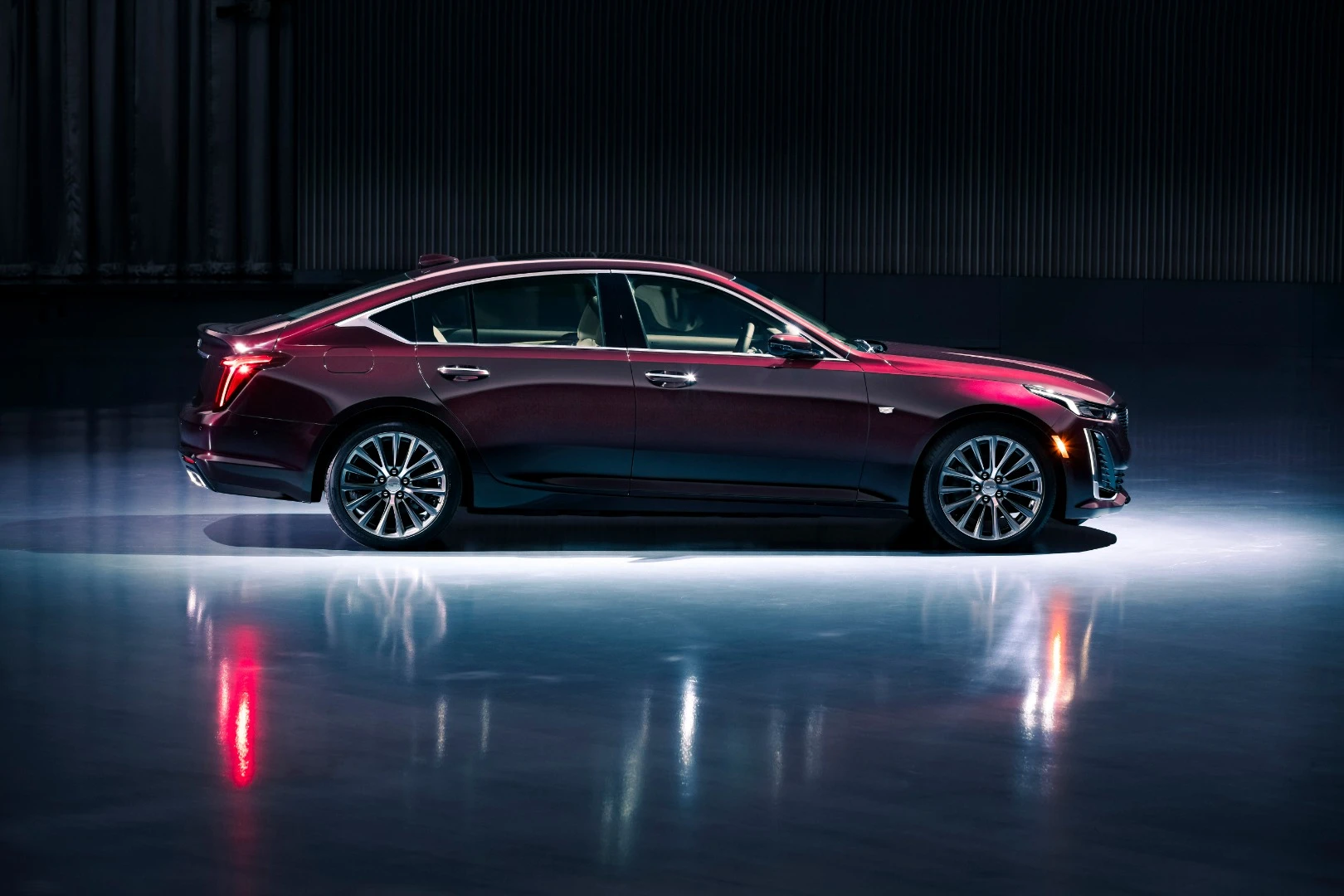 With a wheelbase of only 116 inches (2,94 7mm), the Cadillac CT5 has a track width of 62.8 inches (1,594 mm) at the front and 63.9 inches (1,624 mm) at the rear