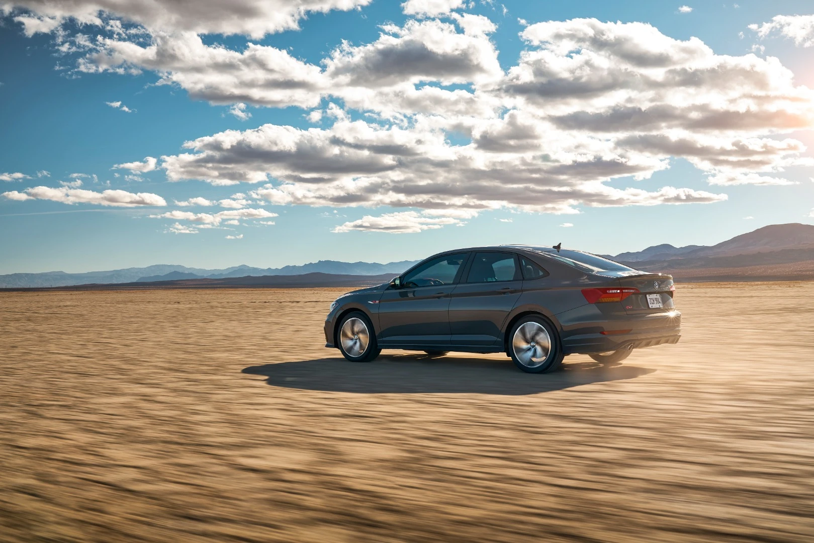 The GLI has a slightly lower stance at about 0.6 inches (1.52 cm) lower than the standard Jetta models