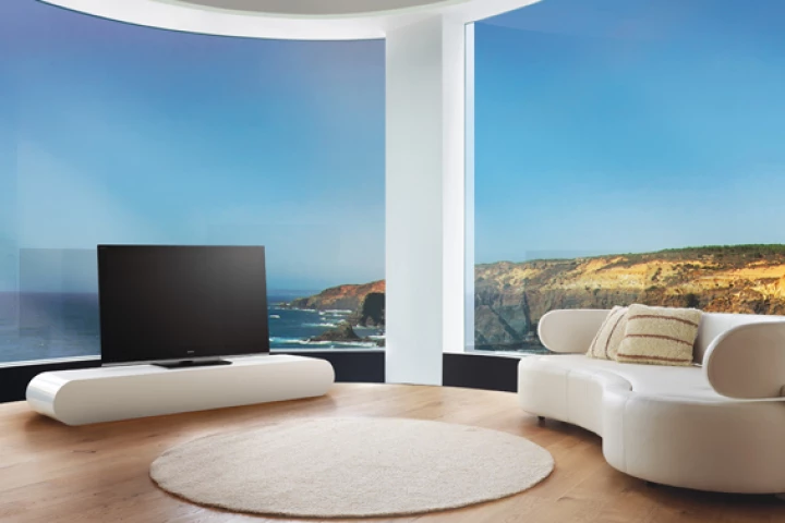 Sony LX900 features Face Detection and Presence Sensor technology