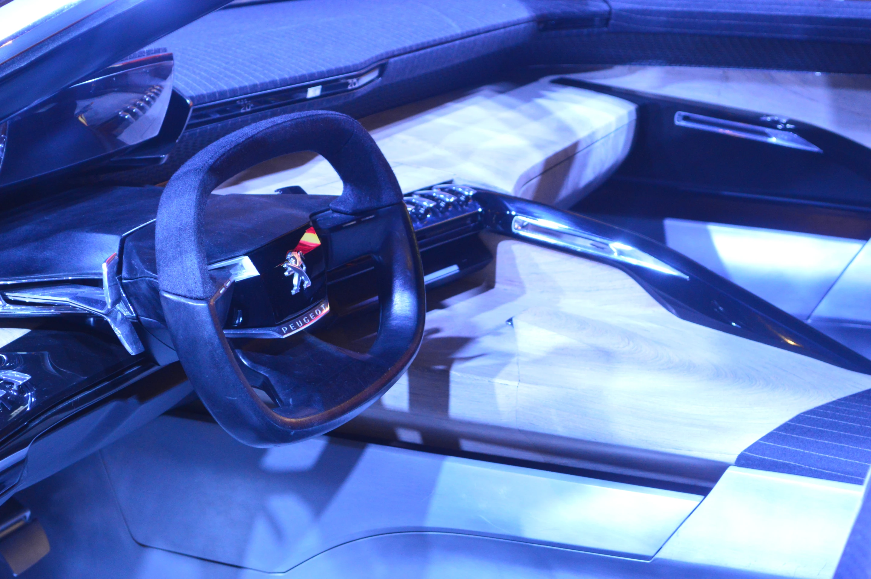 A peek inside the the Peugeot EXALT (Photo: C.C. Weiss/Gizmag)