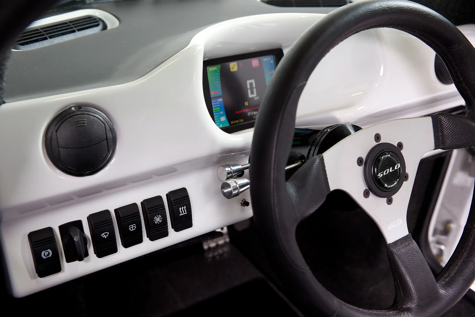 The Solo began as a collaboration between Jerry Kroll of KleenSpeed Technologies and Henry Reisner of Intermeccanica coach building