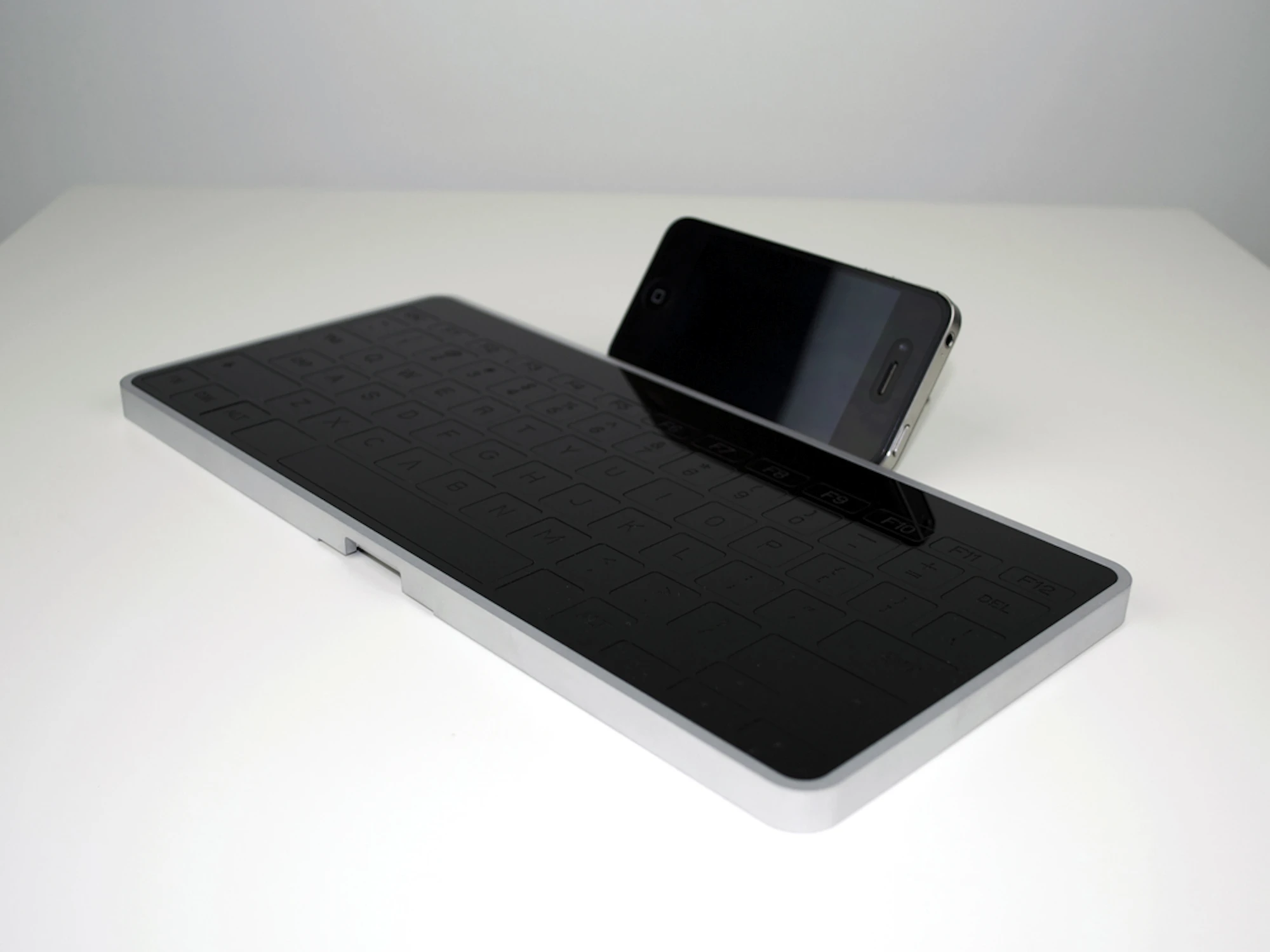 The built-in kickstand can be used to prop up the paired smartphone or tablet for a 20 or 30 degree viewing angle