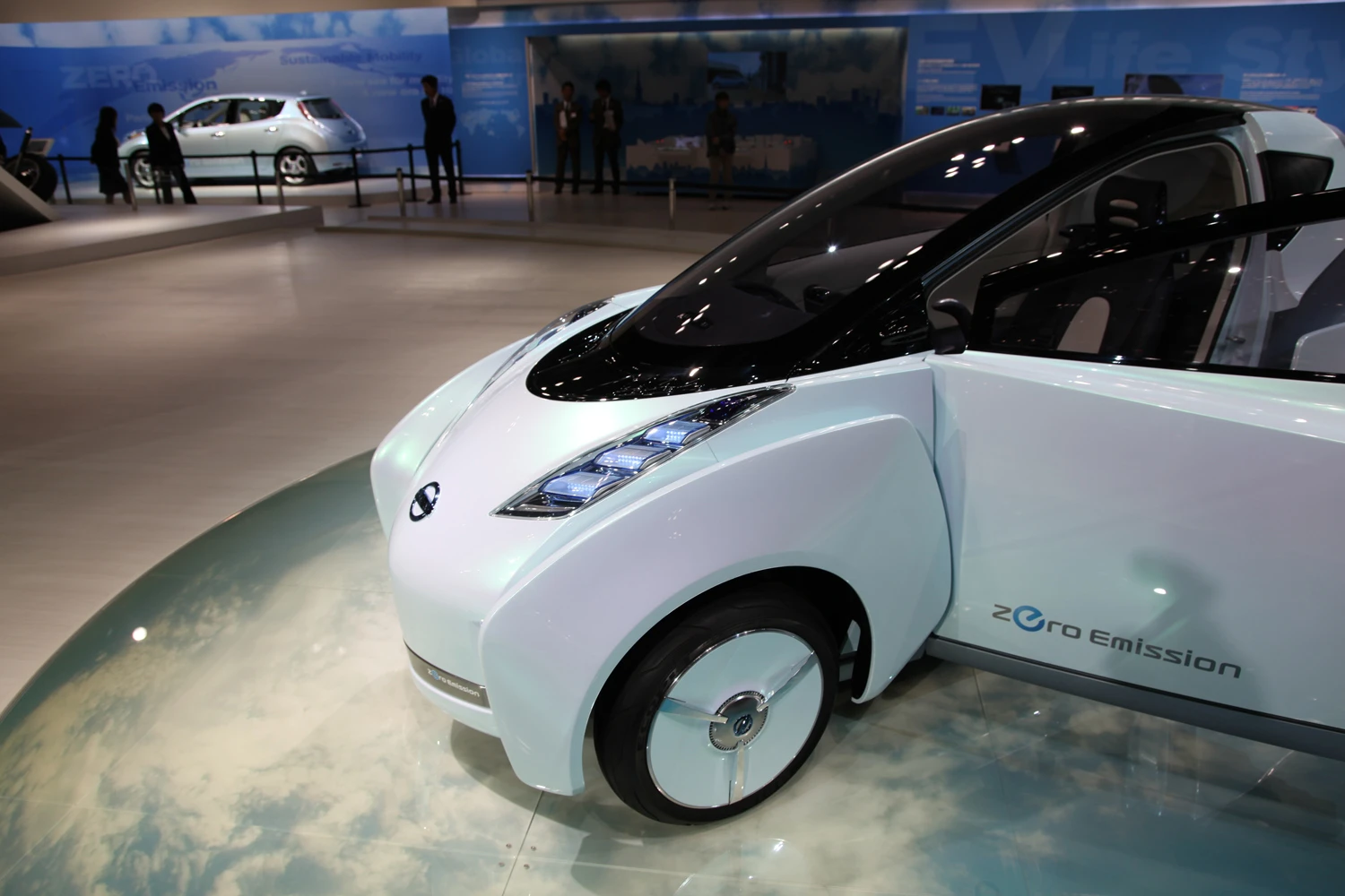 Nissan's LandGlider