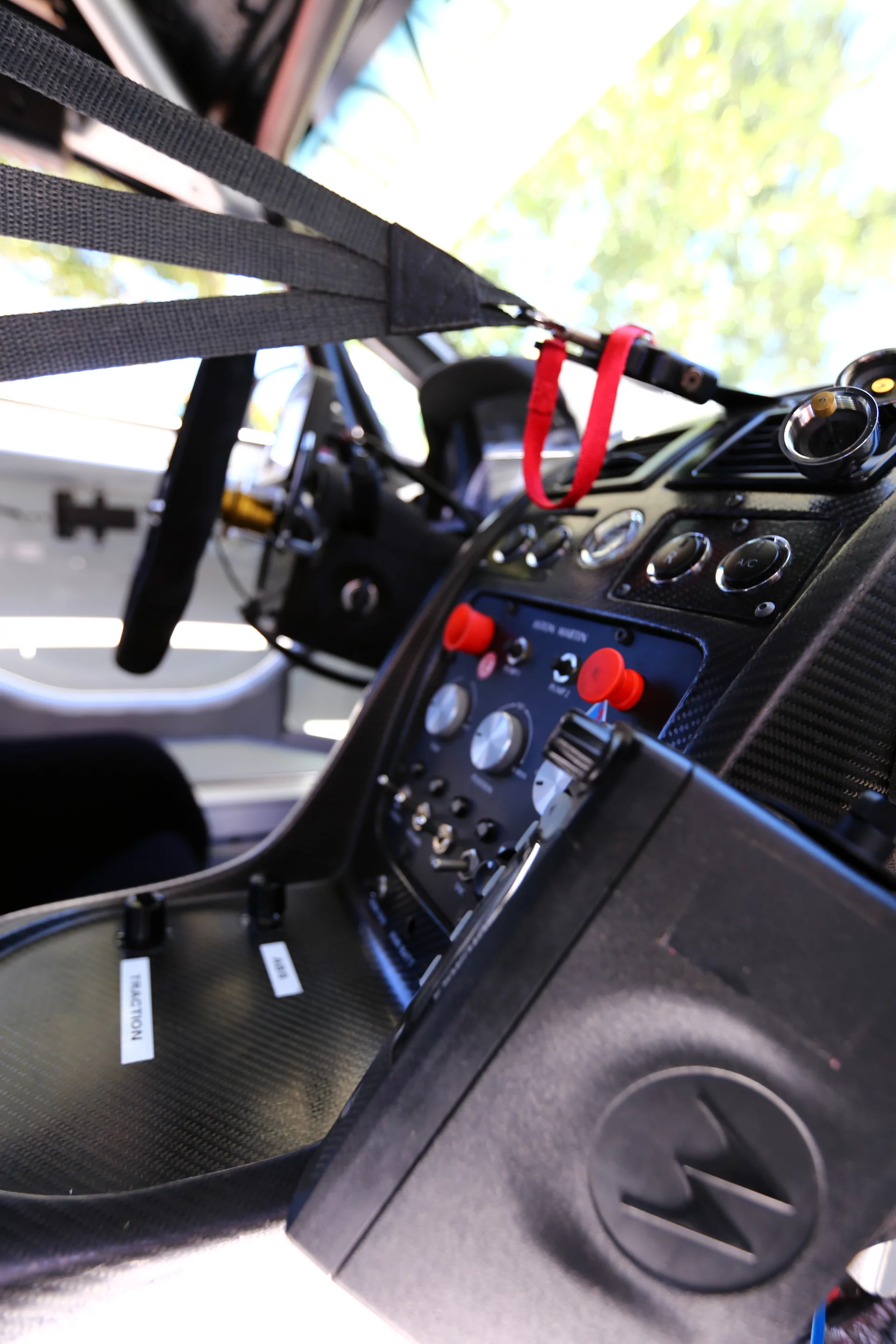 A look at the speed racer interior of the GT4 track race car (Photo: Angus MacKenzie/Gizmag.com)