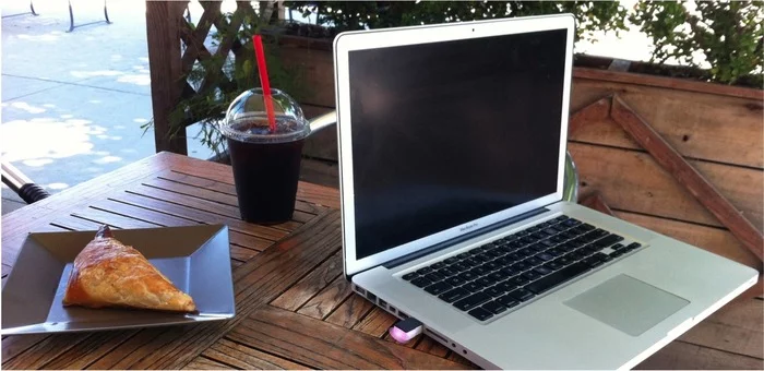 The blink(1) can be used to monitor network speed in shared-access settings