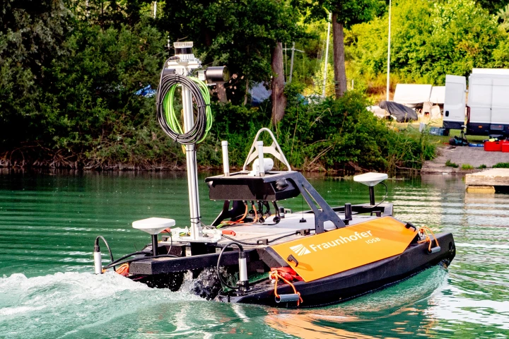 The vehicle is being developed as part of the larger TAPS project (German-language acronym for "semi-automatic navigation system for rivers and lakes")