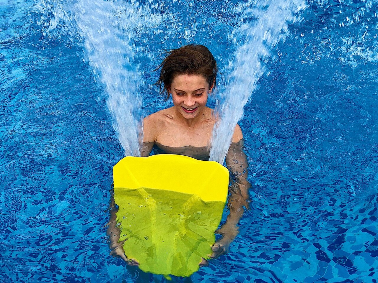 The SWIMN S1 delivers thrust to either side of its user