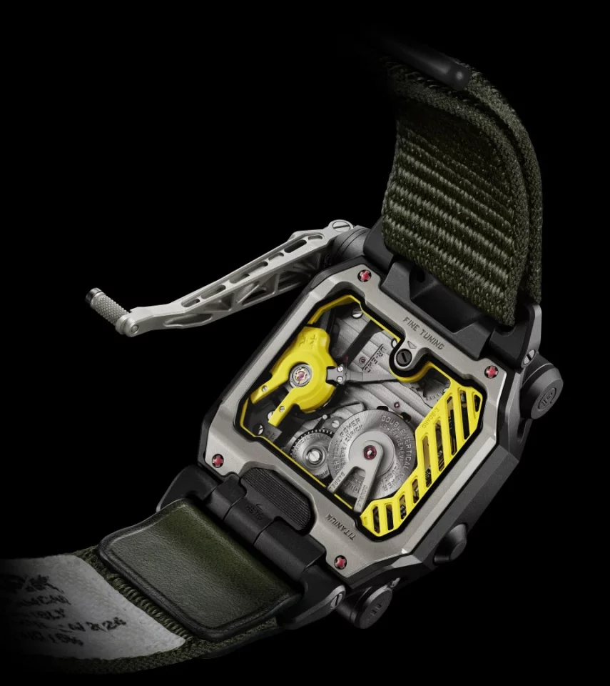 The EMC SR-71 has a NATO strap