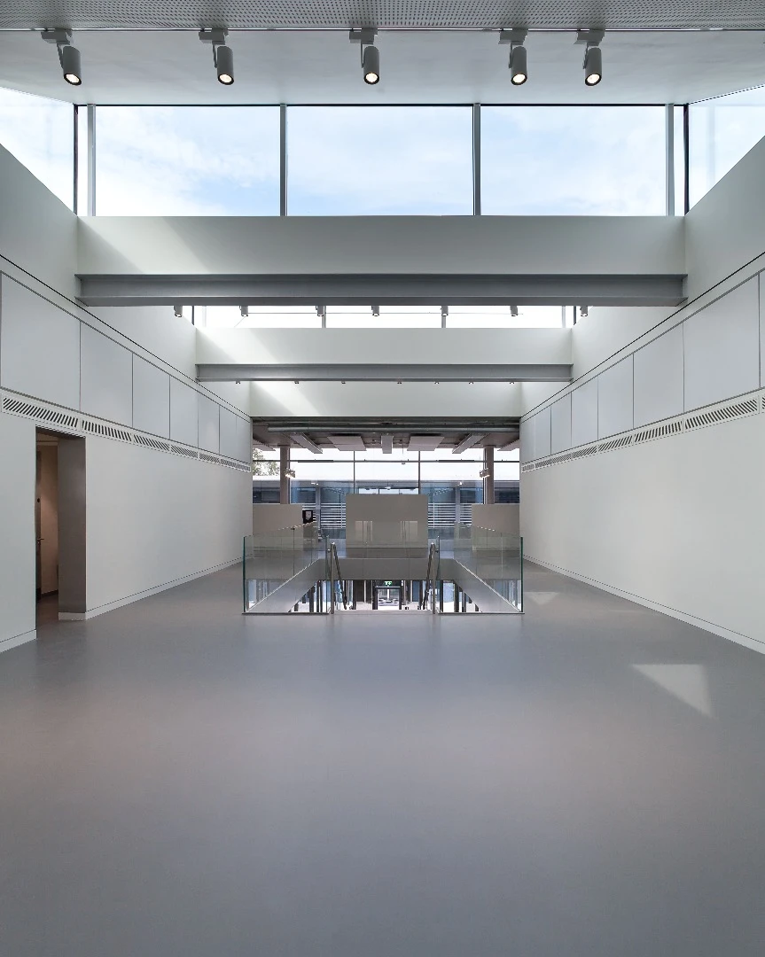 The lighting comprises Dyson Lighting’s Cu-Beam suspended lights and CSYS task lights, which have a rated life of up to 180,000 hours