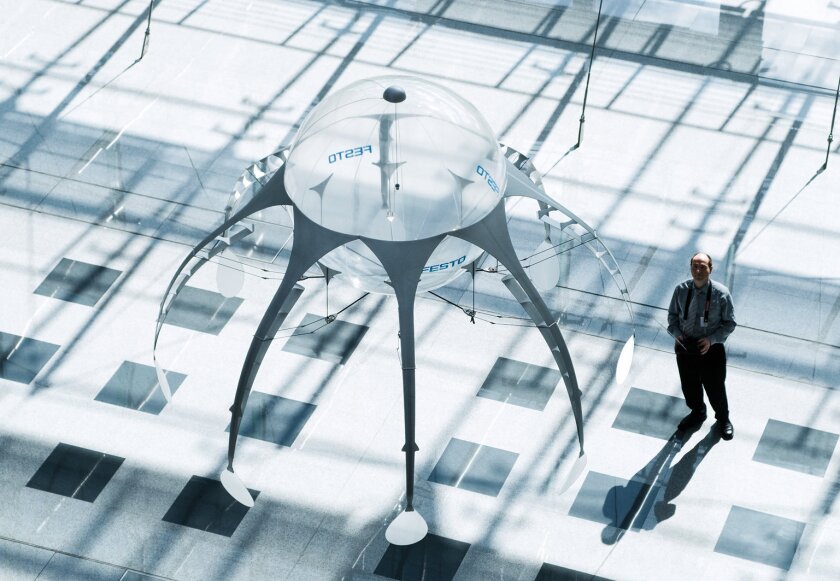 The AirJelly is propelled by a peristaltic forward motion; the first indoor flight object with peristaltic drive! (Image: Festo)