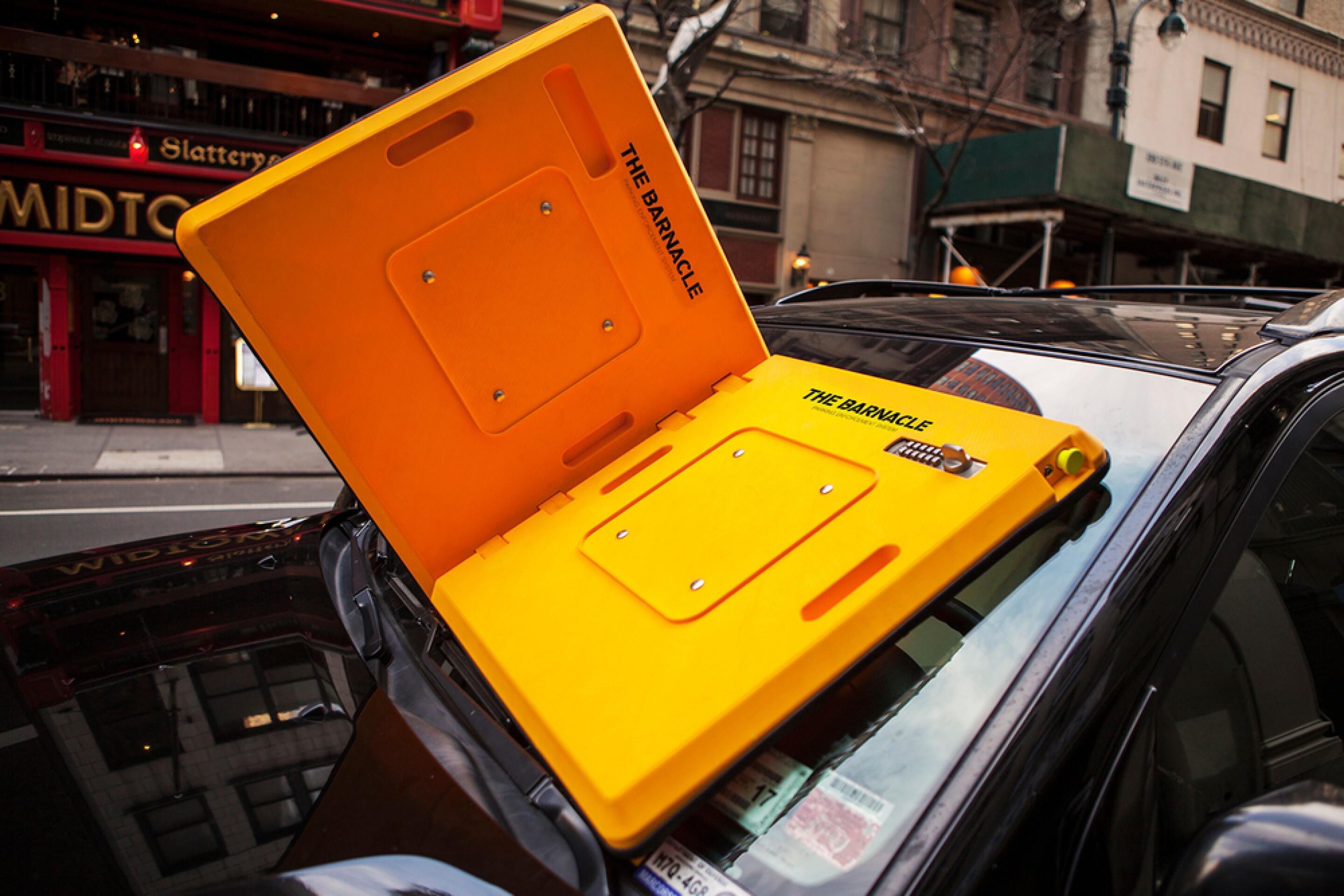 Windshieldblocking device may give the boot to wheel boots