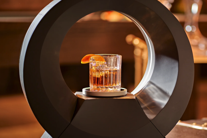 Use the Barsys 360 to mix up neat classics or the latest experimental concoctions