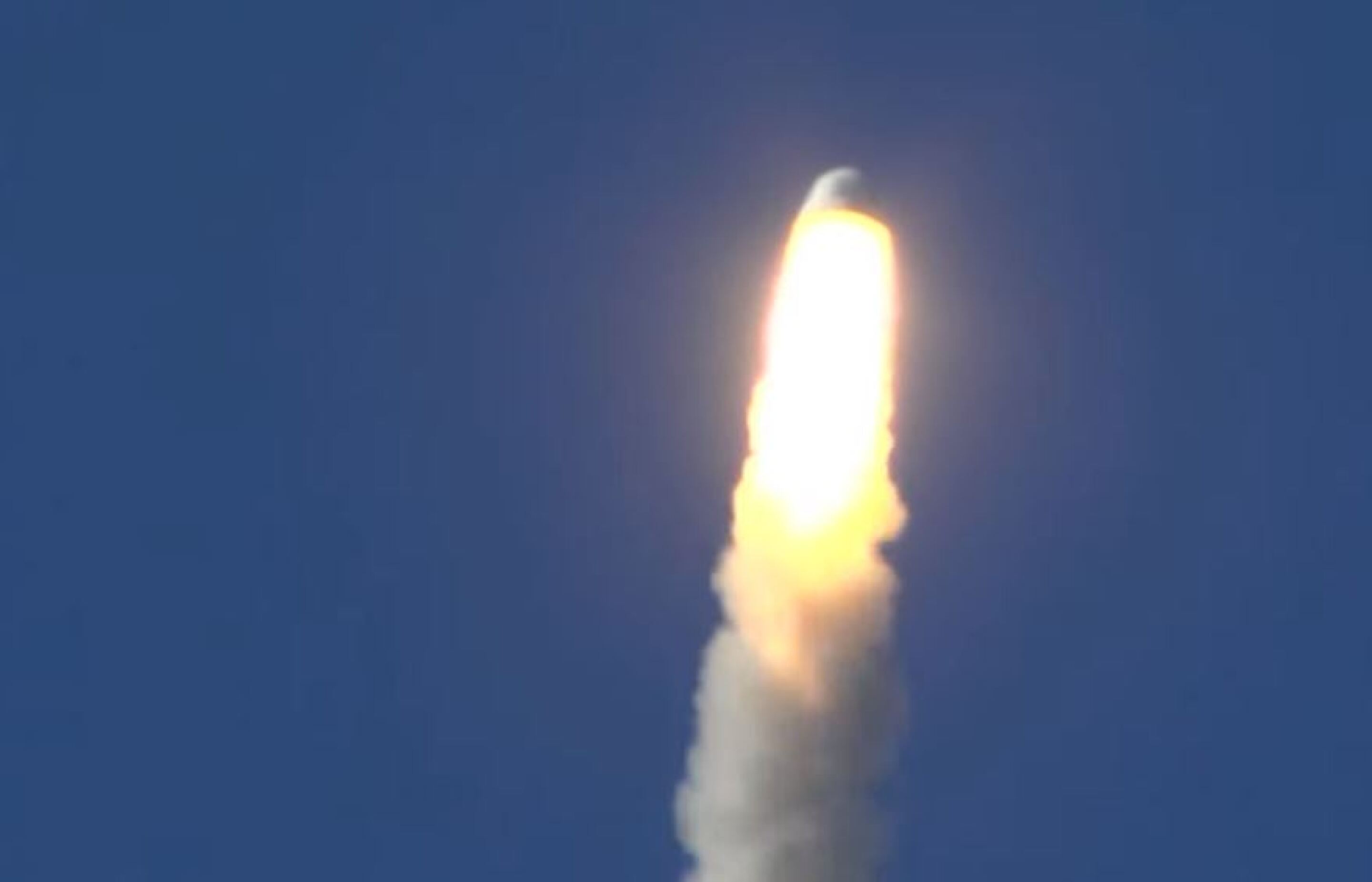 New Shepard rocket survives successful inflight capsule escape test