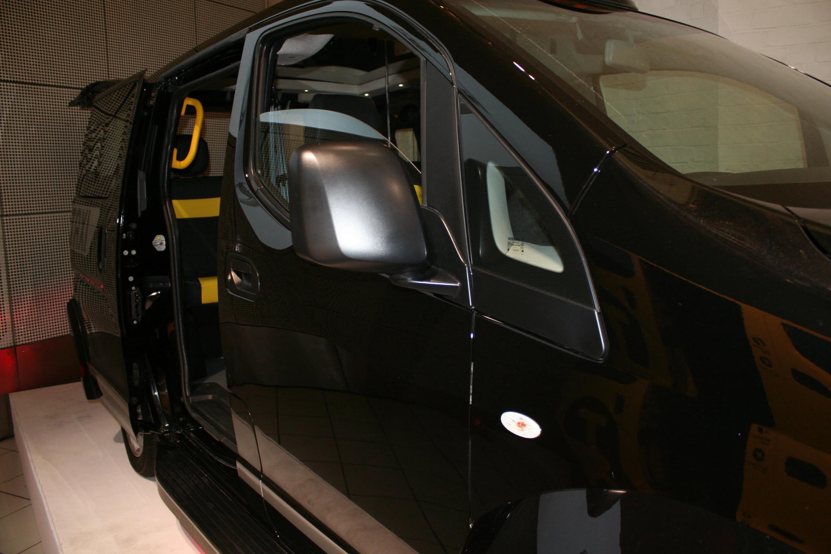 The sliding door of the NV200 taxi (Photo: Gizmag)