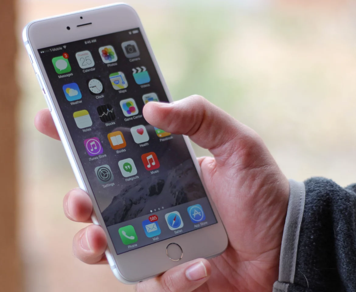 Apple iPhone 6 Plus (Photo: Will Shanklin/Gizmag.com)