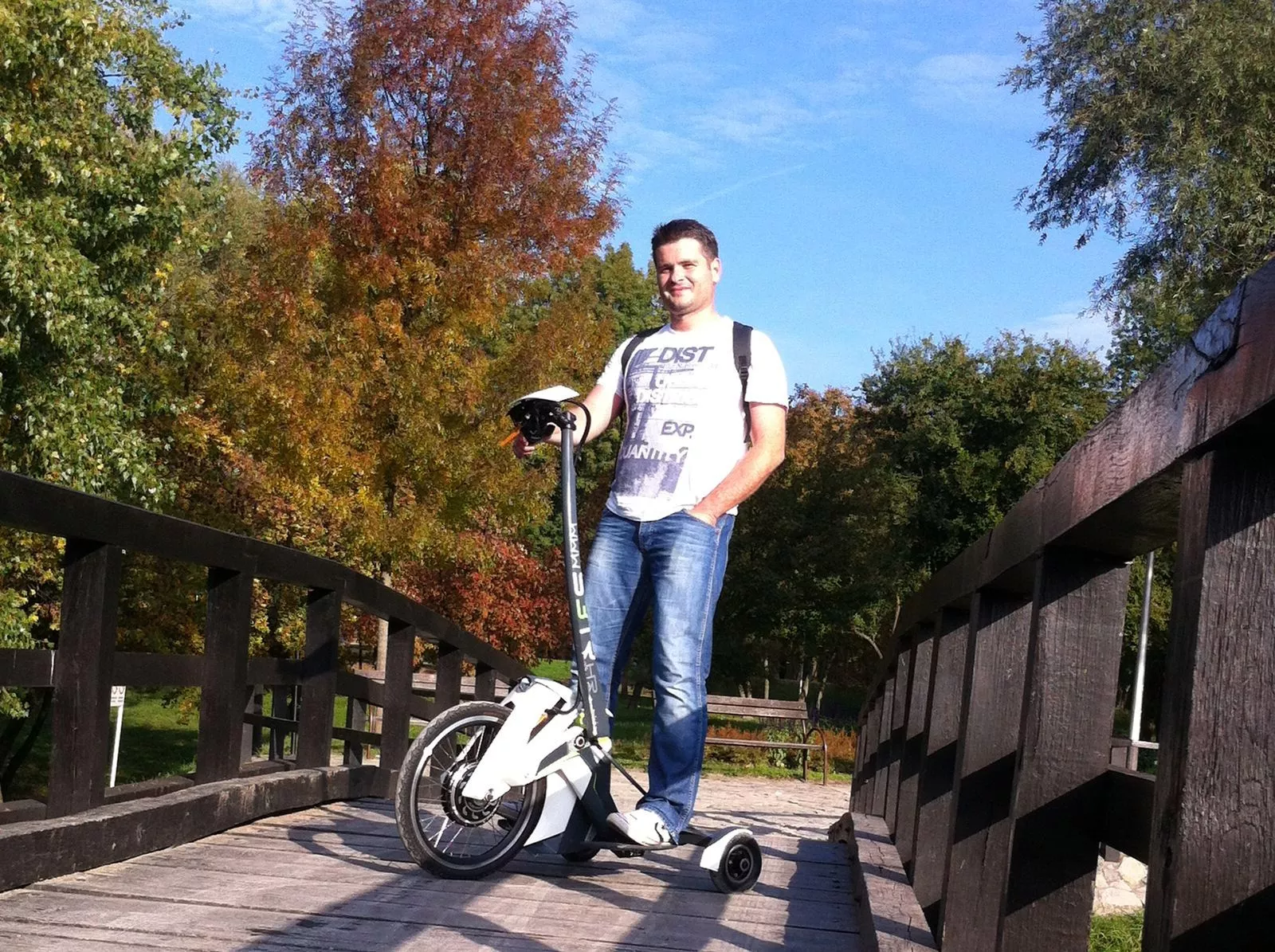 The S3tr's motion is controlled by a thumb-controller rather than by leaning forwards or back