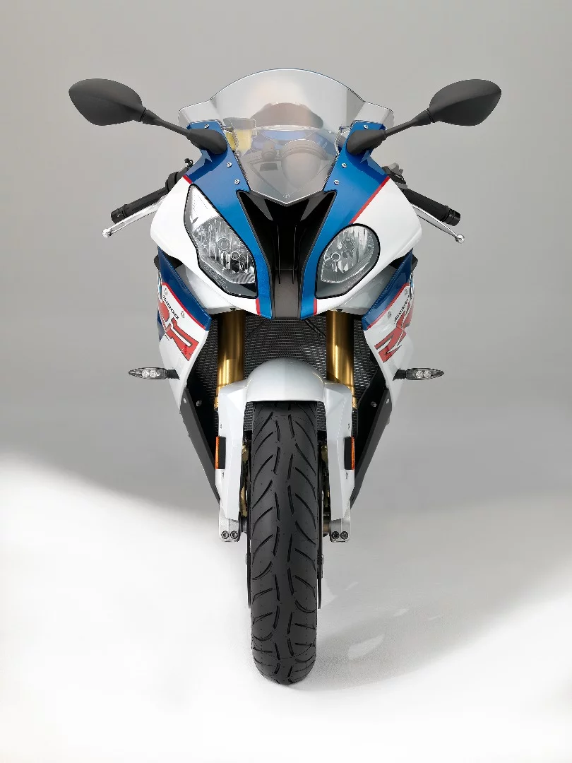 2017 BMW S1000RR: asymmetrical headlights remain part of the RR's signature look