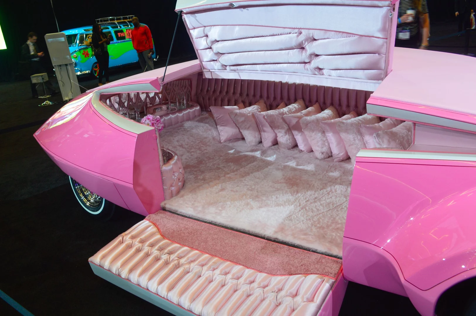 Unfortunately this cartoonish pink creation was displayed without proper identification