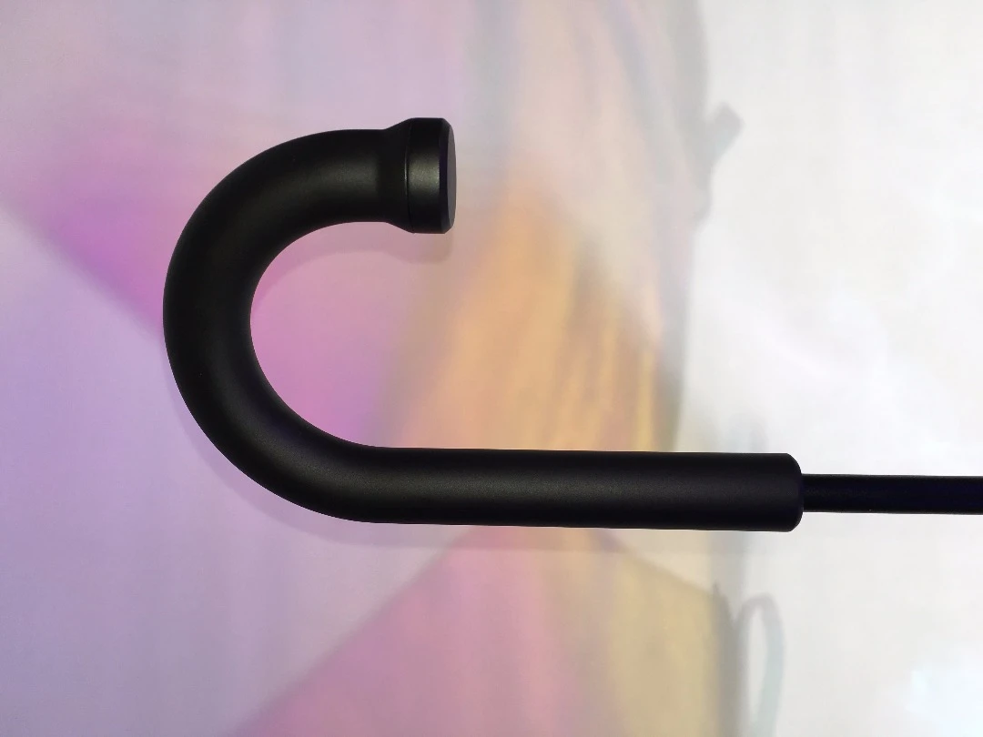 The handle of the oombrella is where the sensors are embedded