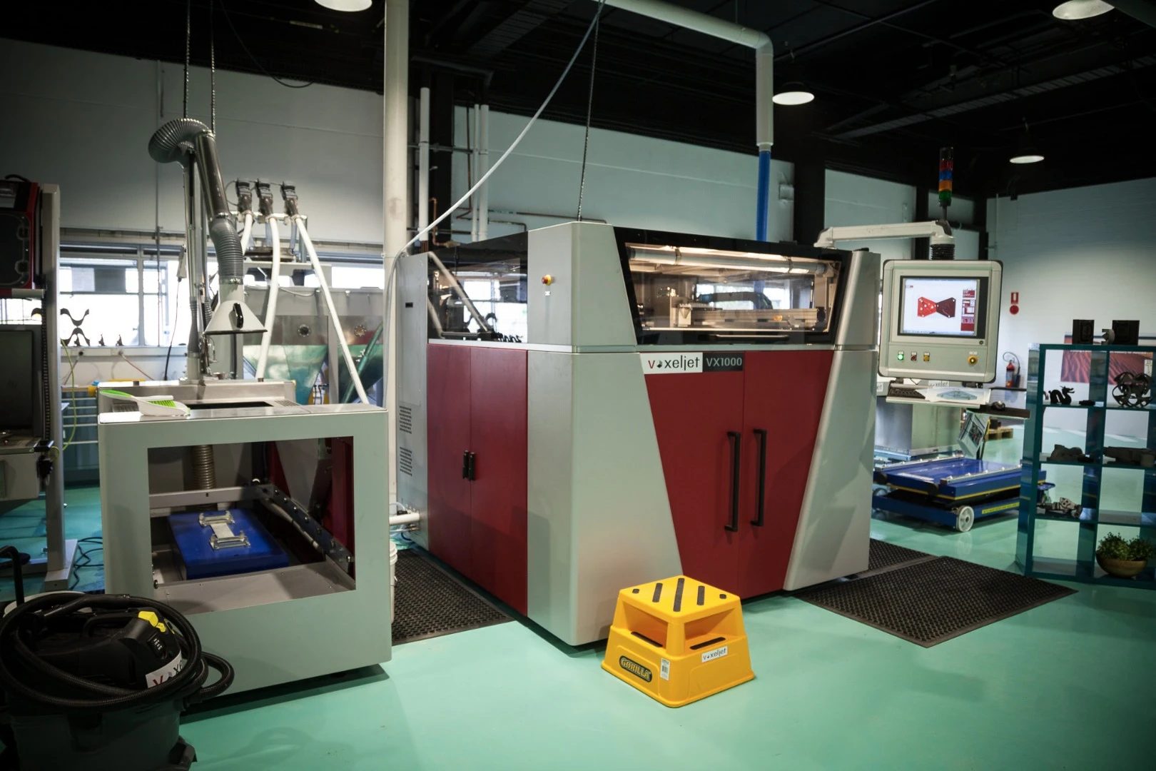 Voxeljet VX1000 sand printer - the first of its kind in the Southern hempsphere. It prints sand particles, held together with a bonding agent, and can also be used for ceramics and other powders.