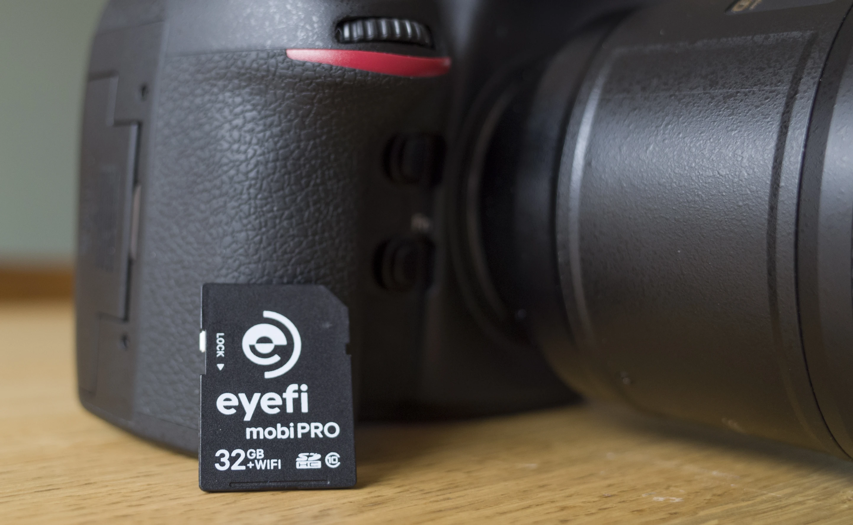 The Eyefi Mobi Pro wireless SD card allows selective transfer (Photo: Simon Crisp/Gizmag.com)