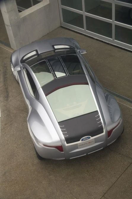 The Ford Reflex concept features solar panels in the headlamps and taillamps that recharge the hybrid-electric battery pack, and solar panels in the roof that power electric fans to cool the interior while the vehicle is parked.