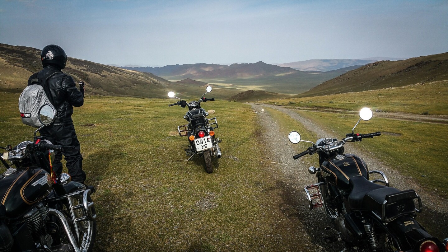 Picturesque mountain plains between Ulaagchiin Khar Lake and Telmen