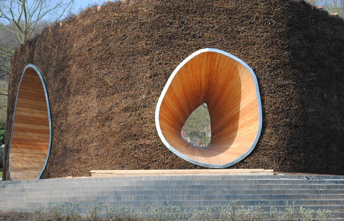 The relaxation zones are joined through tunnel entrances that give the impression that the resort has been carved out of a mammoth tree trunk (image by Lutzow 7)