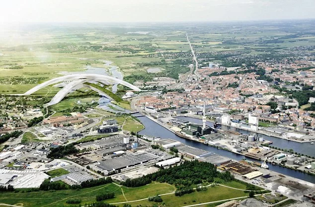 The snowflake design has three intersecting arches, as well as spanning 700 meters and rising 110 meters high across the river Gudenå in Denmark (Photo: CEBRA)