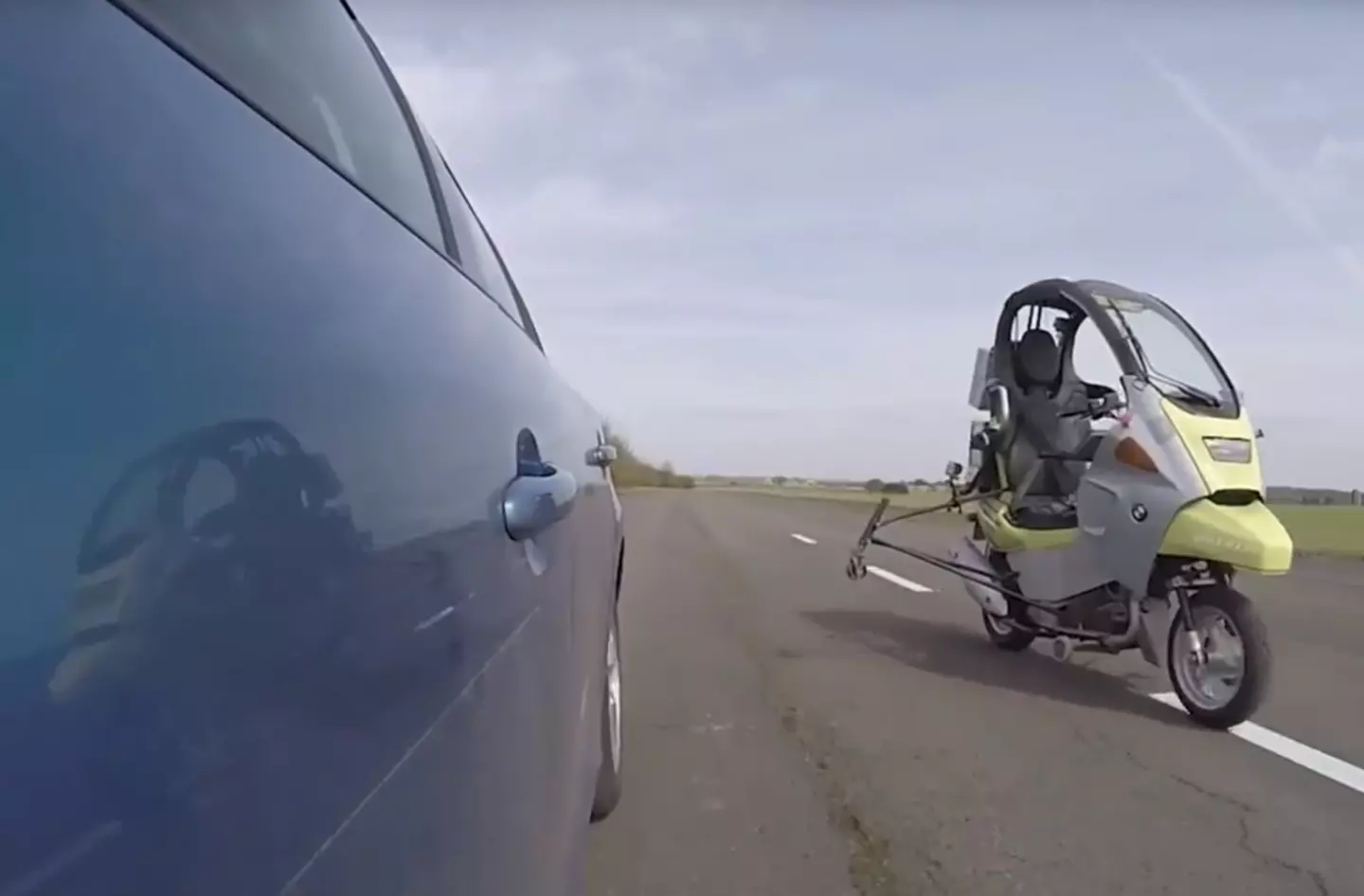 AB's self-driving scooter executes a quick overtaking move on a self-driving car