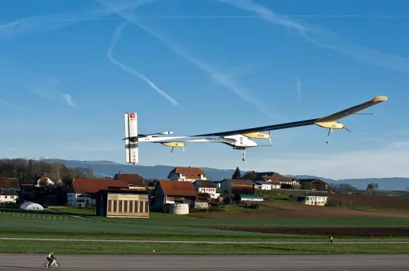 HBSIA comes in to land. Note the cyclist bottom left - this is one very big aircraft! (Photo: Solar Impulse)