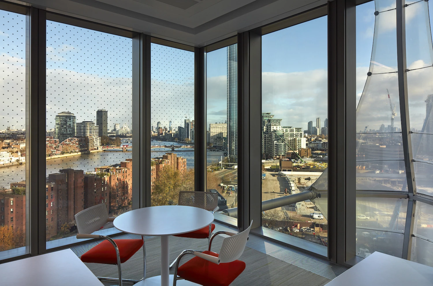 The US Embassy In London measures 518,050 sq ft (48,128 sq m)