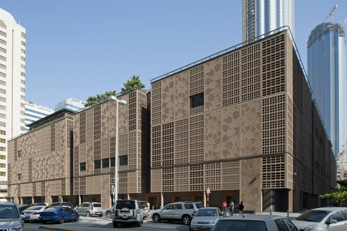 The newly-refurbished Abu Dhabi Central Market can be enclosed when it's hot outside, to better control the internal temperature (Photo: Nigel Young / Foster + Partners)