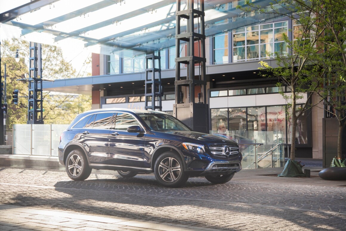 Review 2019 Mercedes Benz Glc 350e Is A Plugged In Luxury