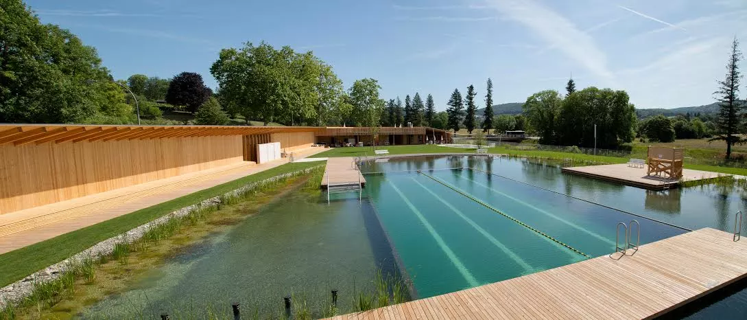 The Naturbad Riehen swimming pool is entirely chemical-free (Photo: Helen Schneider)