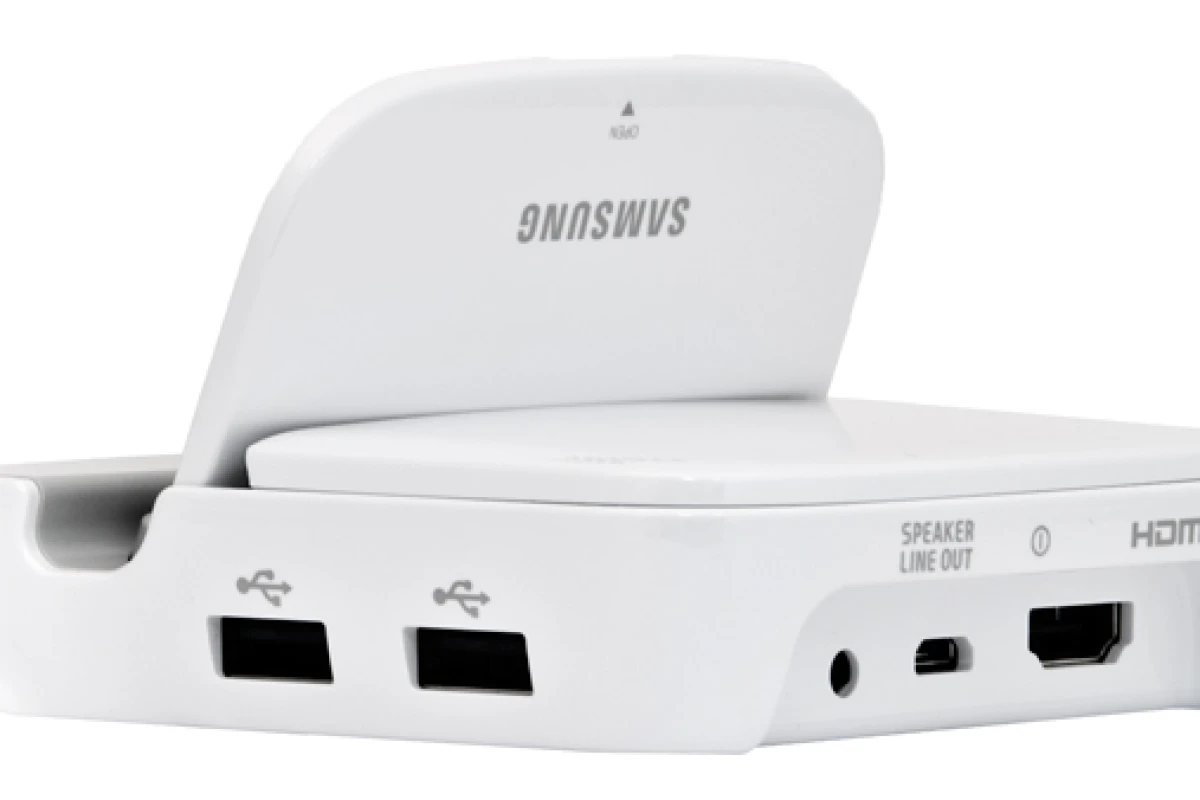 Samsung's Galaxy Smart Dock allows peripherals and a monitor to be connected to the Galaxy Note II