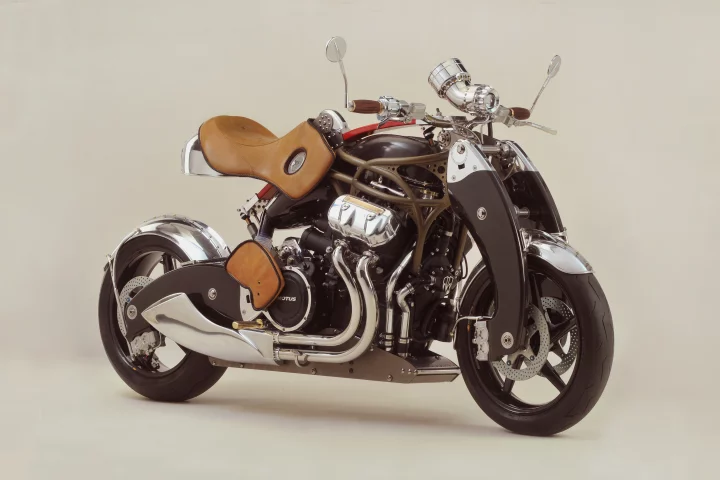 Bienville Legacy: Leather, wood and brass at all the points where rider and bike meet