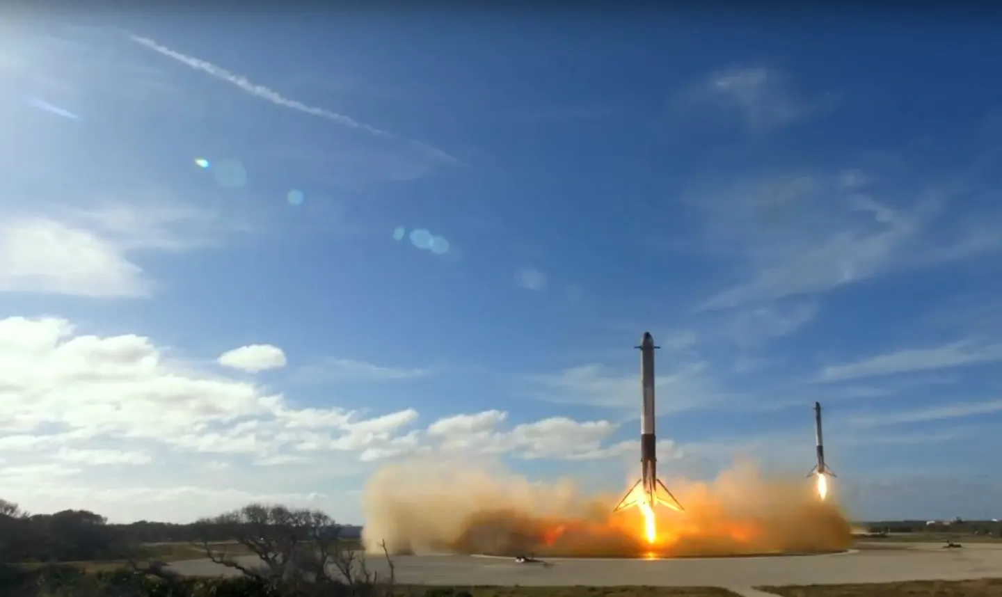 Falcon Heavy side boosters landing at Cape Canaveral