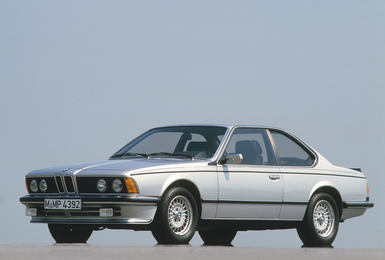 The sharknose and big glasshouse are two design cues that BMW often rehashes on modern concepts