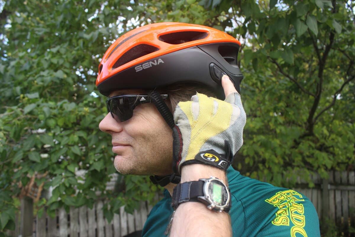 Review: Sena R1 Bluetooth helmet will get cyclists talking