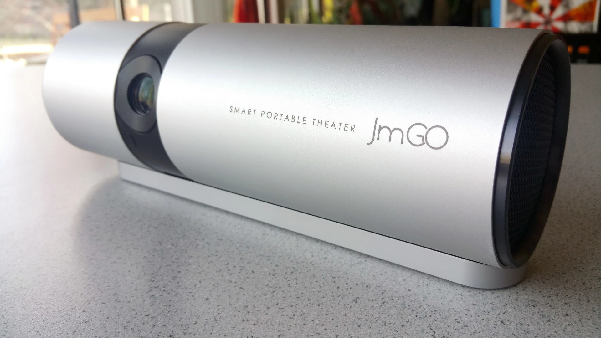The JmGO View sports a smooth, brushed aluminum exterior