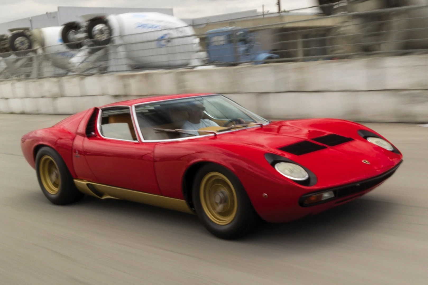 This 1971 Lamborghini Miura P400 SV was expected to be the top selling Miura of the week but was pipped by the Mecum Miura. It still fetched $2.475 million