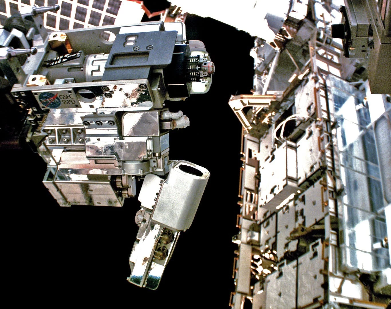 Robotic Refueling Mission 3’s Multi-Function Tool 2, operated by Dextre, demonstrates robotic refueling operations on the outside of space station