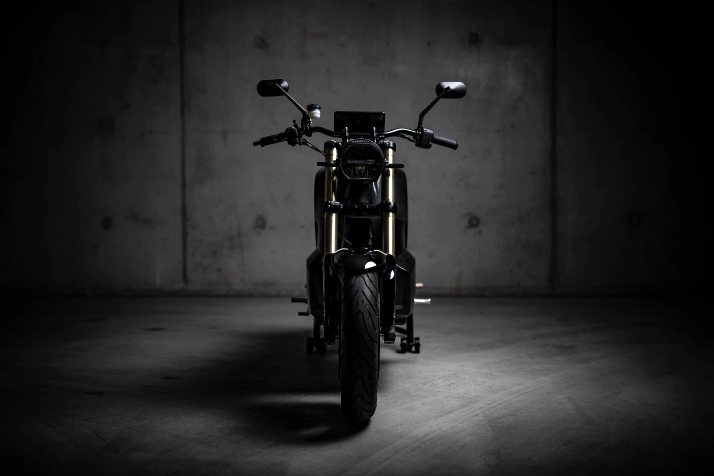 From the front the 2019 NXT Motors Rage concept reveals sleek, minimal lines with straight handlebars and a LED headlight