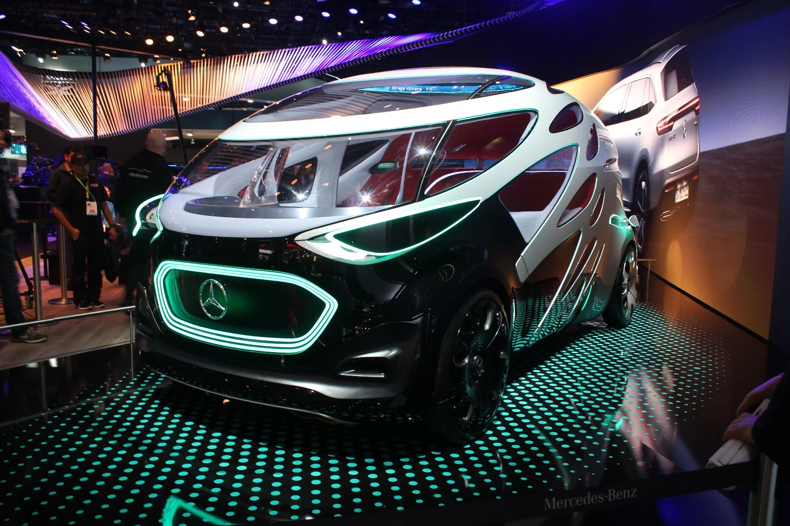 The Mercedes Vision Urbanetic is an autonomous concept vehicle designed for moving both people and goods