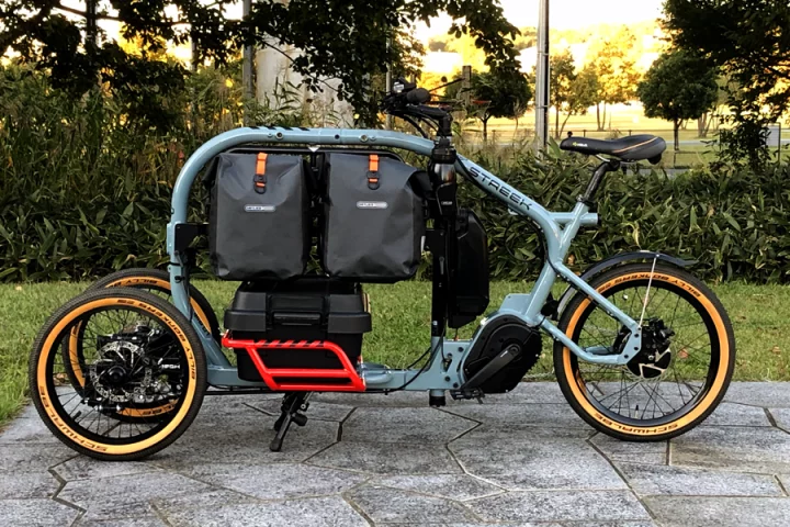 The Streek cargo e-trike carries its load a little differently in order to maintain compact dimensions